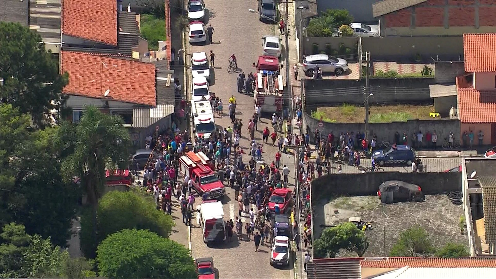 Adolescentes invadem escola e deixa 8 mortos em Suzano