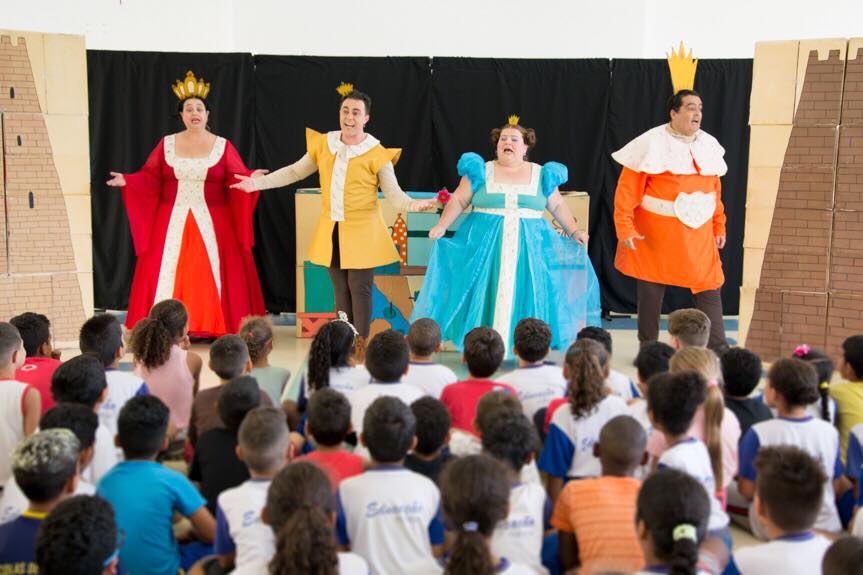 Peça teatral aborda temas da atualidade em escola de Itupeva