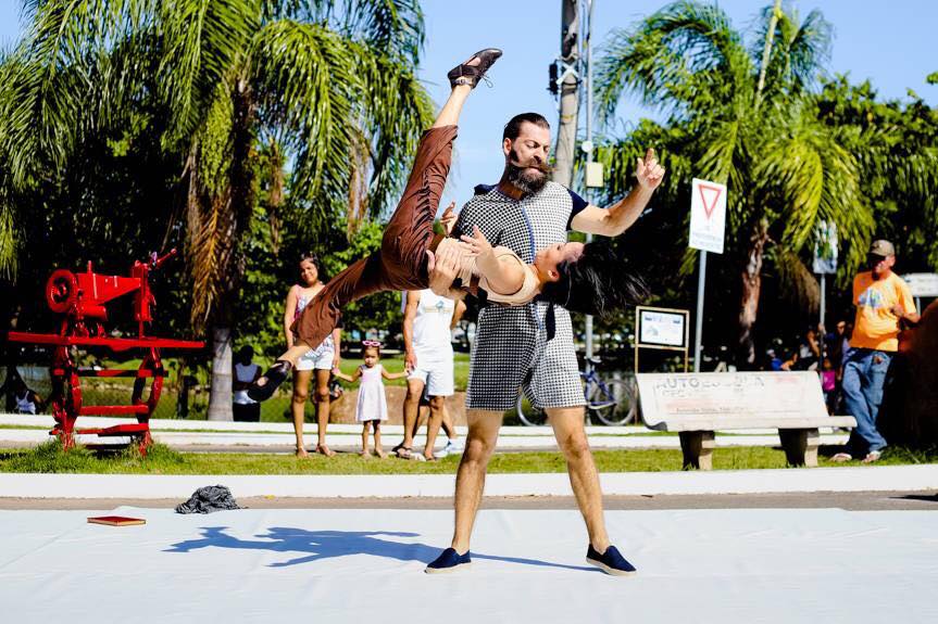 Apresentação circense encanta o publico no Parque da Cidade