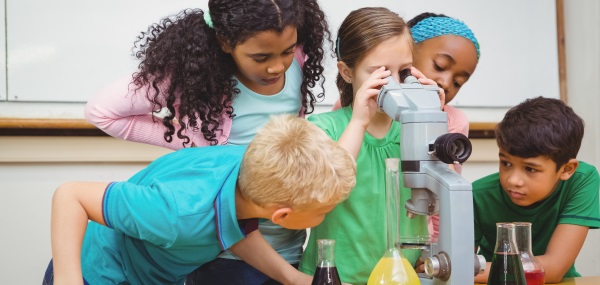 Governo federal lança programa Ciência na Escola