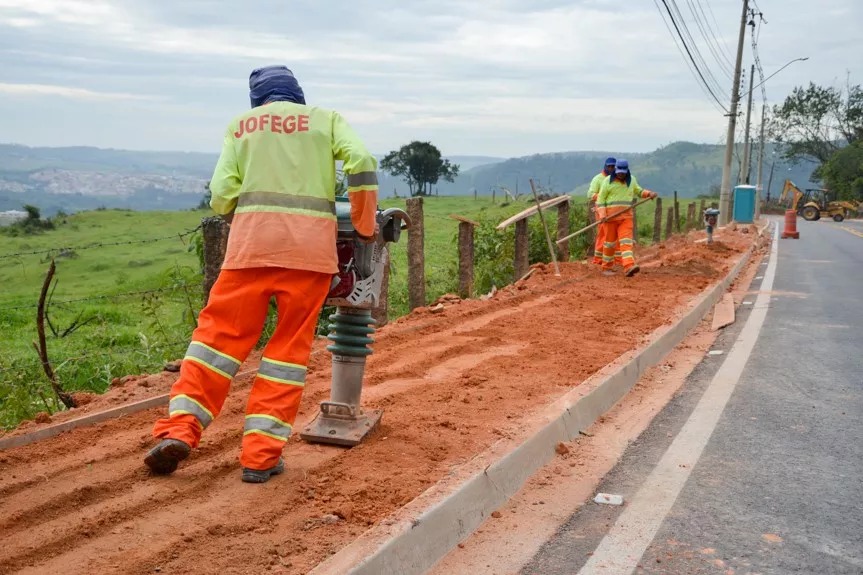 Prefeitura de Itupeva dá continuidade às obras de calçamento nas vias de acesso aos Cafezais