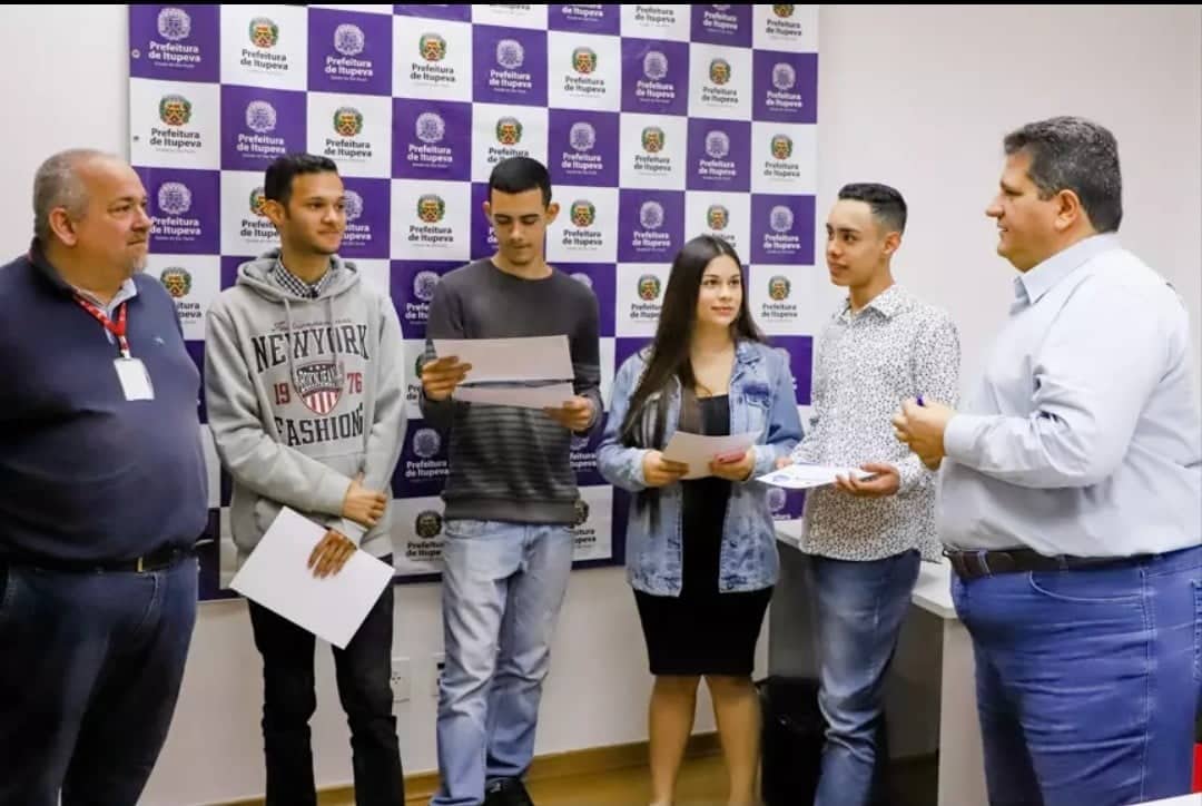   Estudantes do Manoel recebem certificados por trabalho ambiental voluntário