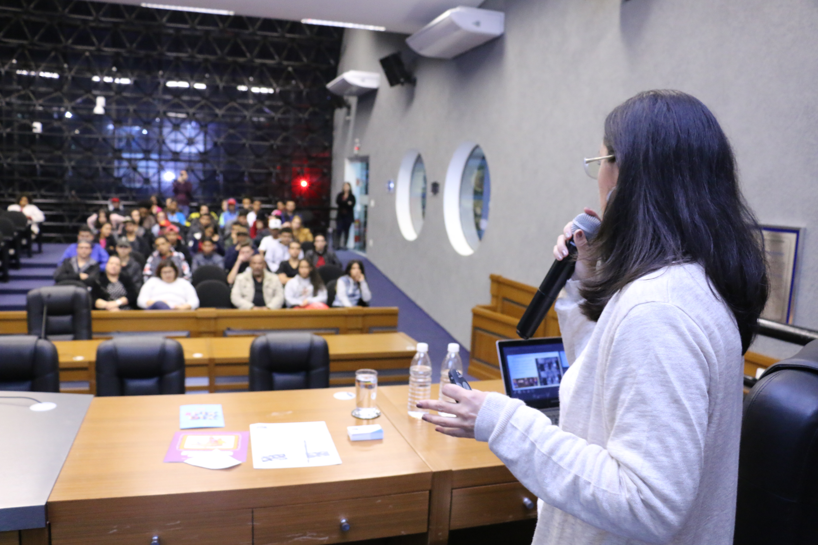 Palestra na Câmara tratou de dependência tecnológica com alunos da Escola José de Anchieta