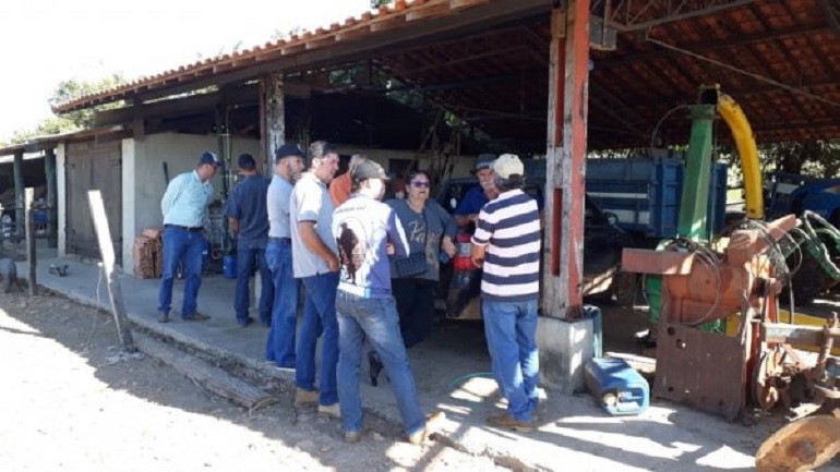 Produtores de leite de Cabreúva visitam propriedades-modelo