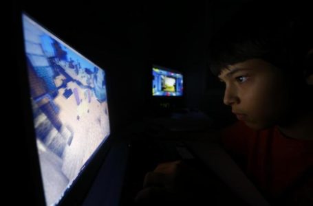 Exposição contínua à tela do computador pode afetar crianças e jovens