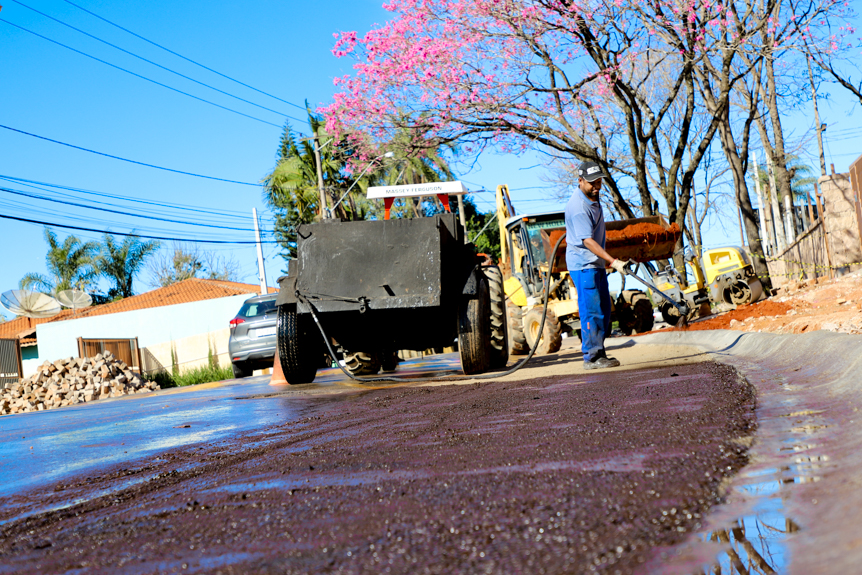 Prefeitura realiza serviços de melhorias e infraestrutura em diversos bairros