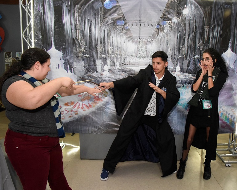 Inspirados por Harry Potter, jovens participam de jogos na Biblioteca