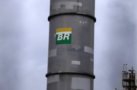 Petrobras reduz preço da gasolina em 2,14% e diesel em 2,15% na sexta