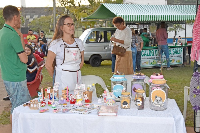 1ª Feira de Artesanato atrai público e valoriza artesão local