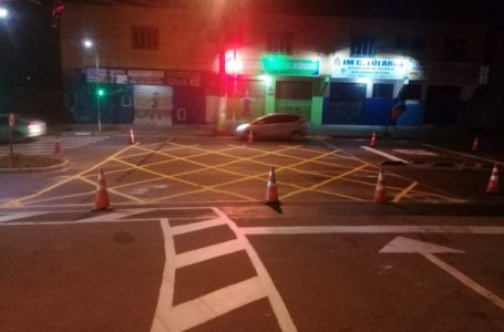Trabalhos de sinalização e pintura continuam durante as noites em Cajamar