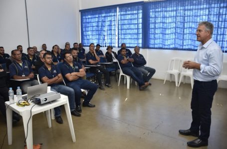 Motoristas e monitores do transporte escolar recebem palestras em Cajamar