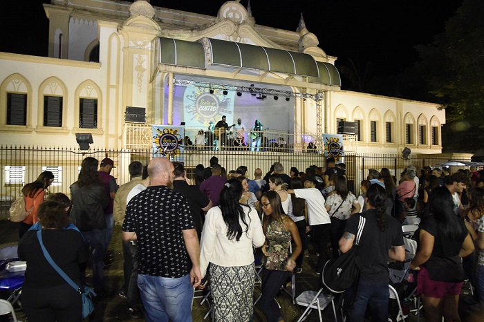 Sexta no Centro de 12 de julho faz tributo ao Rock na Praça do Coreto