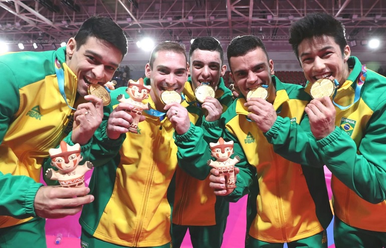 Brasil bate os EUA e é ouro por equipes na ginástica masculina