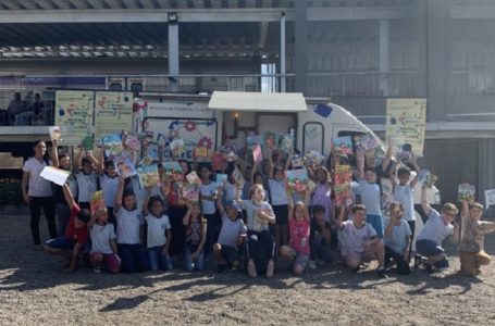 Incrível Máquina de Livros atraiu centenas de leitores à Estação Japi em Cabreúva