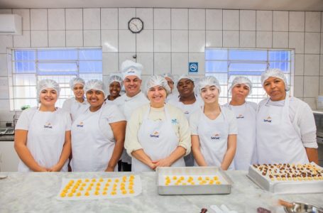 Alunos iniciam fase prática dos cursos de culinária de Doces e de Pães no Fundo Social de Solidariedade de Itupeva