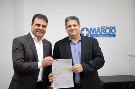 Com deputado Márcio da Farmácia, prefeito Marcão solicita recursos para asfalto do Santa Fé