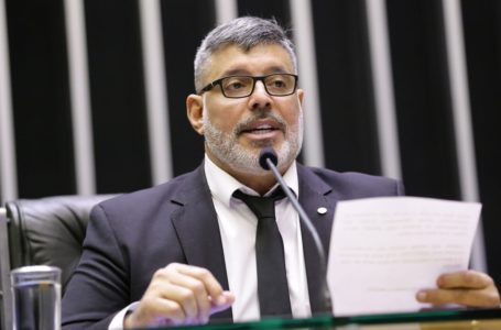 PSL decide expulsar deputado Alexandre Frota