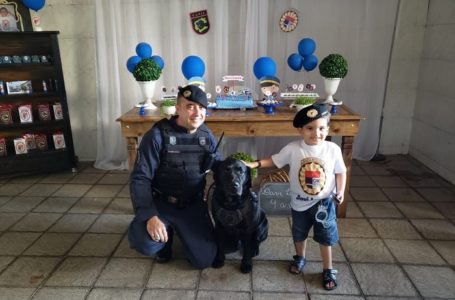 Menino autista ganha festa com cão da Guarda Municipal em Jundiaí
