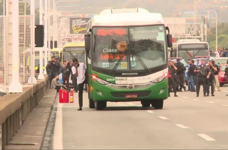 Sequestrador de ônibus na Ponte Rio-Niterói é morto