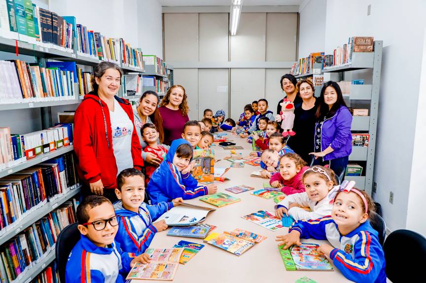 Estudantes da EMEFEI Victória Cômodo Raymundo Fernandes visitam Biblioteca de Itupeva
