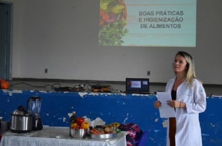 Professores e pais participam de palestra sobre reaproveitamento de alimentos em Cabreúva