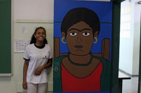 Alunos reproduzem obras de pintores famosos nas portas de escola municipal na Zona Norte de SP