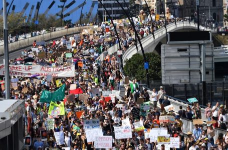 Greve global pelo clima leva milhares de manifestantes às ruas contra mudanças climáticas