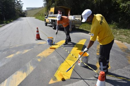Prefeitura de Cajamar promove pintura de lombadas e faixas de pedestres