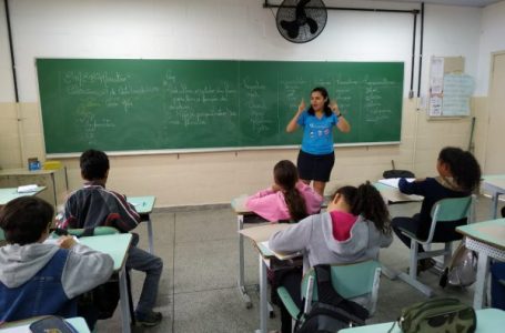 Com LIBRAS, professora inclui aluno surdo e transforma cotidiano na sala de aula em Cabreúva