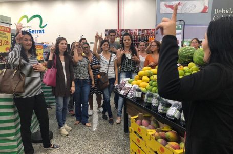 Para aula prática de Libras, alunos fizeram visita a supermercado em Itupeva