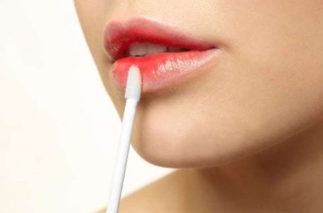 Lip tint: saiba tudo sobre esse produto que deixa os lábios rosados e naturais