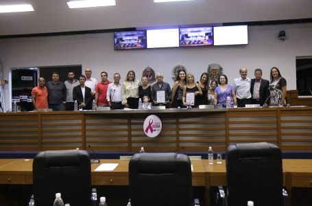 Homenagens e aprovação de projetos marcaram a 18ª Sessão ordinária