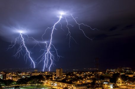 Pesquisadores estudam ocorrência de raios invertidos no Brasil