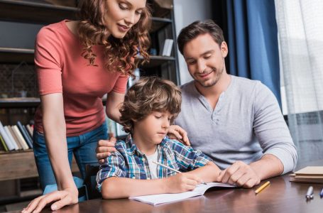 Participação de pais na vida escolar melhora desempenho dos filhos