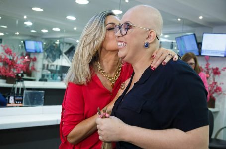 Miss Brasil Jacqueline Meirelles doa 24cm do seu cabelo para campanha do outubro rosa