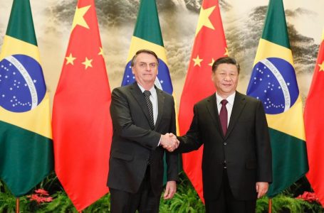 Bolsonaro se encontra com presidente chinês para assinatura de acordos