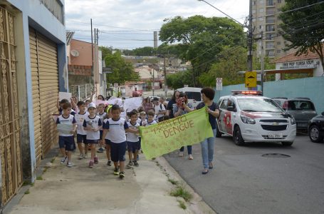 Alunos fazem ‘passeata’ sobre prevenção contra a dengue em Jundiaí