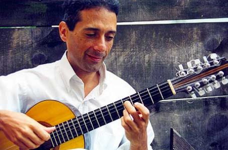 O violeiro e contador de causos Paulo Freire apresenta sua aventura musical no Sesc Jundiaí
