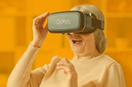 Empresário usa a realidade virtual para entreter idosos em abrigo