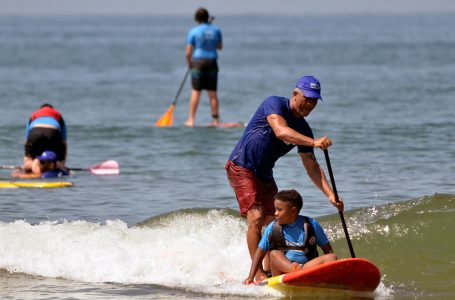 Verão Sobre Pranchas promove aulas gratuitas de SUP, Skate e Surf