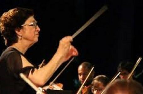 MULHERES COMPOSITORAS EM CONCERTO – Na semana da Mulher, Maestrina Muriel Waldman rege a Orquestra de Cordas Laetare no Teatro UMC.