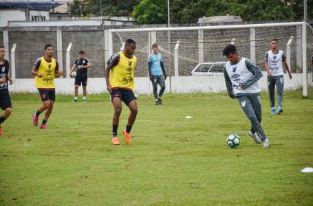 Estádio Tobias Nogueira recebe treino da equipe do Athlético Paranaense em Cajamar