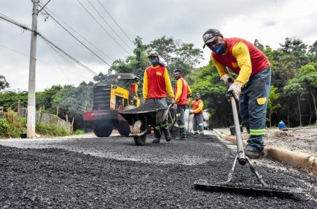 Av. Braúna recebe serviço de pavimentação em Cajamar