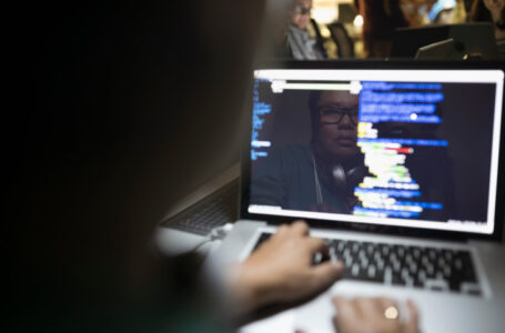 Desenvolvedores de Maringá se engajam em hackathon para diminuir impactos do coronavírus no país