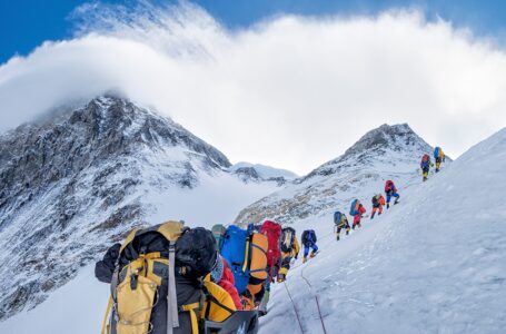 Atleta paralímpico que ia subir o Everest tem visto de entrada negado no Nepal devido ao coronavírus
