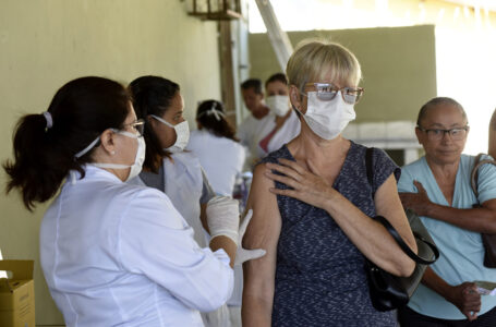 Vacinação contra a gripe tem ‘drive thru’ para facilitar acesso em Jundiaí