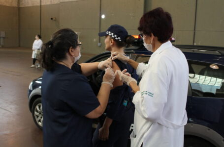No 1º dia de vacinação dos profissionais da segurança contra gripe, 500 agentes são imunizados em Jundiaí