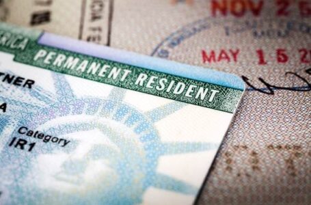 Saiba o que muda com a suspensão do green card emitido pelos Estados Unidos