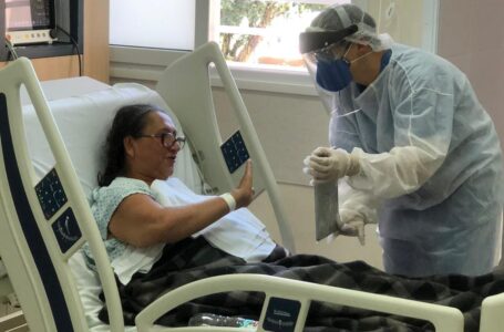 No São Vicente – Tablets ajudam a encurtar a distância entre pacientes covid-19 e familiares em  Jundiaí