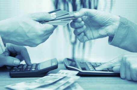 Parcelamento do cartão de crédito: entenda como funciona e se vale a pena